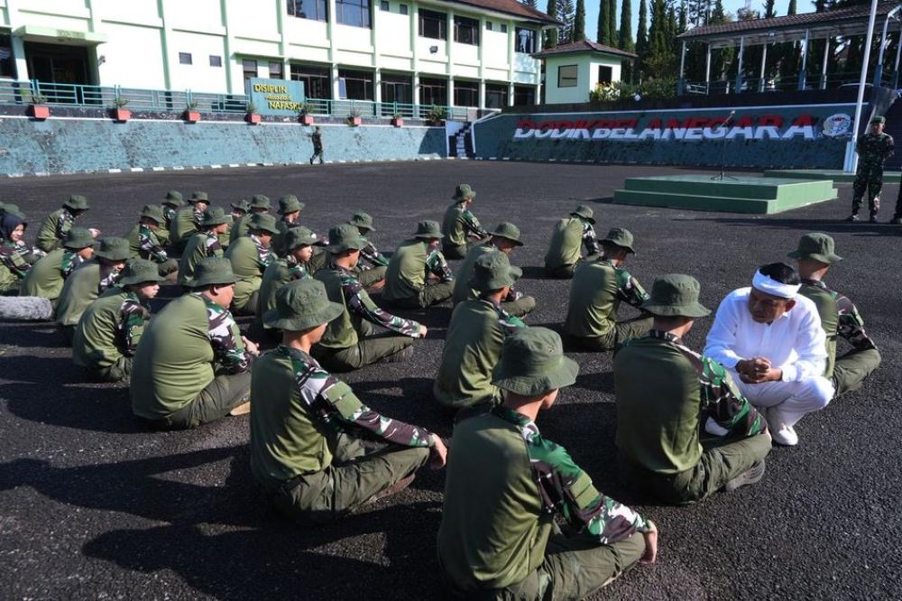 Dilematis Barak MIliter: Upaya Pembinaan Remaja Bermasalah Atau Pelanggaran Hak? 