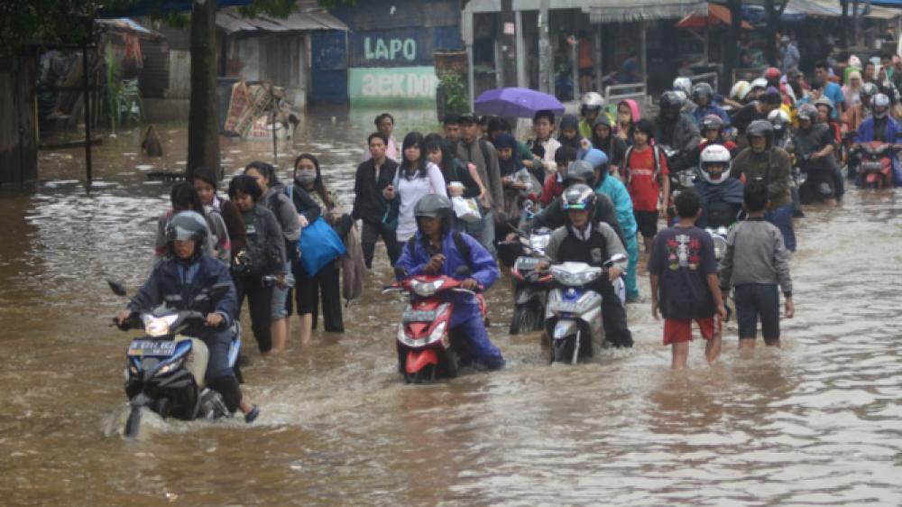 Hujan, Jalan Berlubang dan Genangan Air