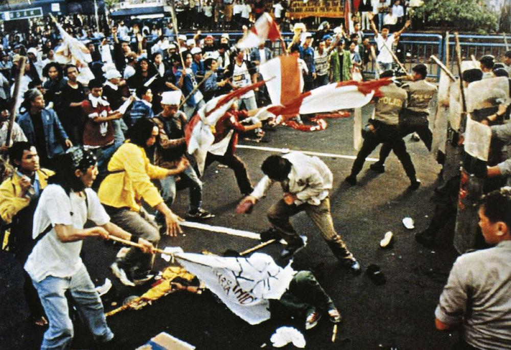 Mahasiswa Demonstran Bukan Penjahat! Mahasiswa Demonstran Bukan Penjahat!