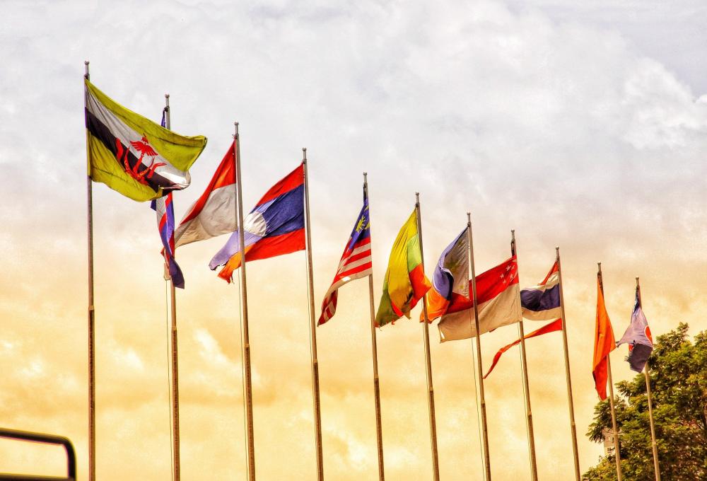 Mengarungi Badai Pandemi Bersama ASEAN