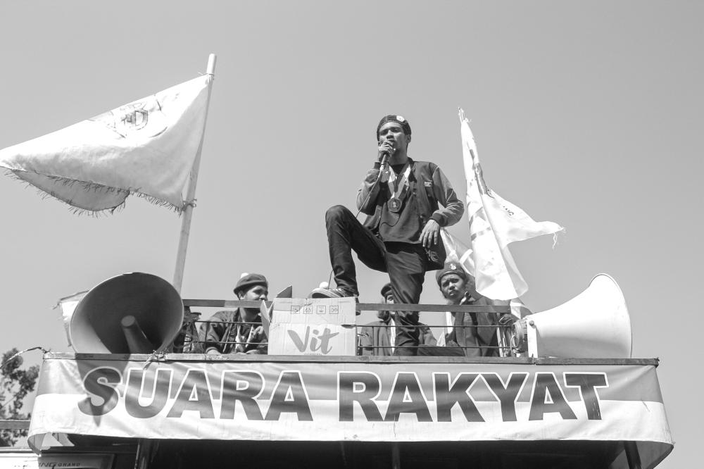 Paradoks Demokrasi di Indonesia