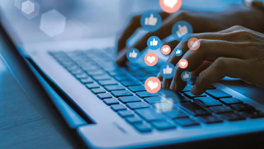 Tata Krama Dalam Bersosial Media